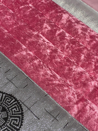 🏯 Colcha TOQUIO Elegante – Conjunto Decorativo con Tres Almohadas, 250 x 260 cm - COLOR ROSA