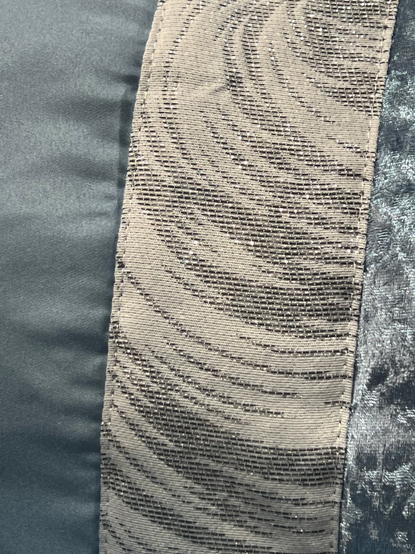 Colcha TROPICAL Elegante – Conjunto Decorativo con Tres Almohadas, 250 x 260 cm - COLOR AZUL CLARO