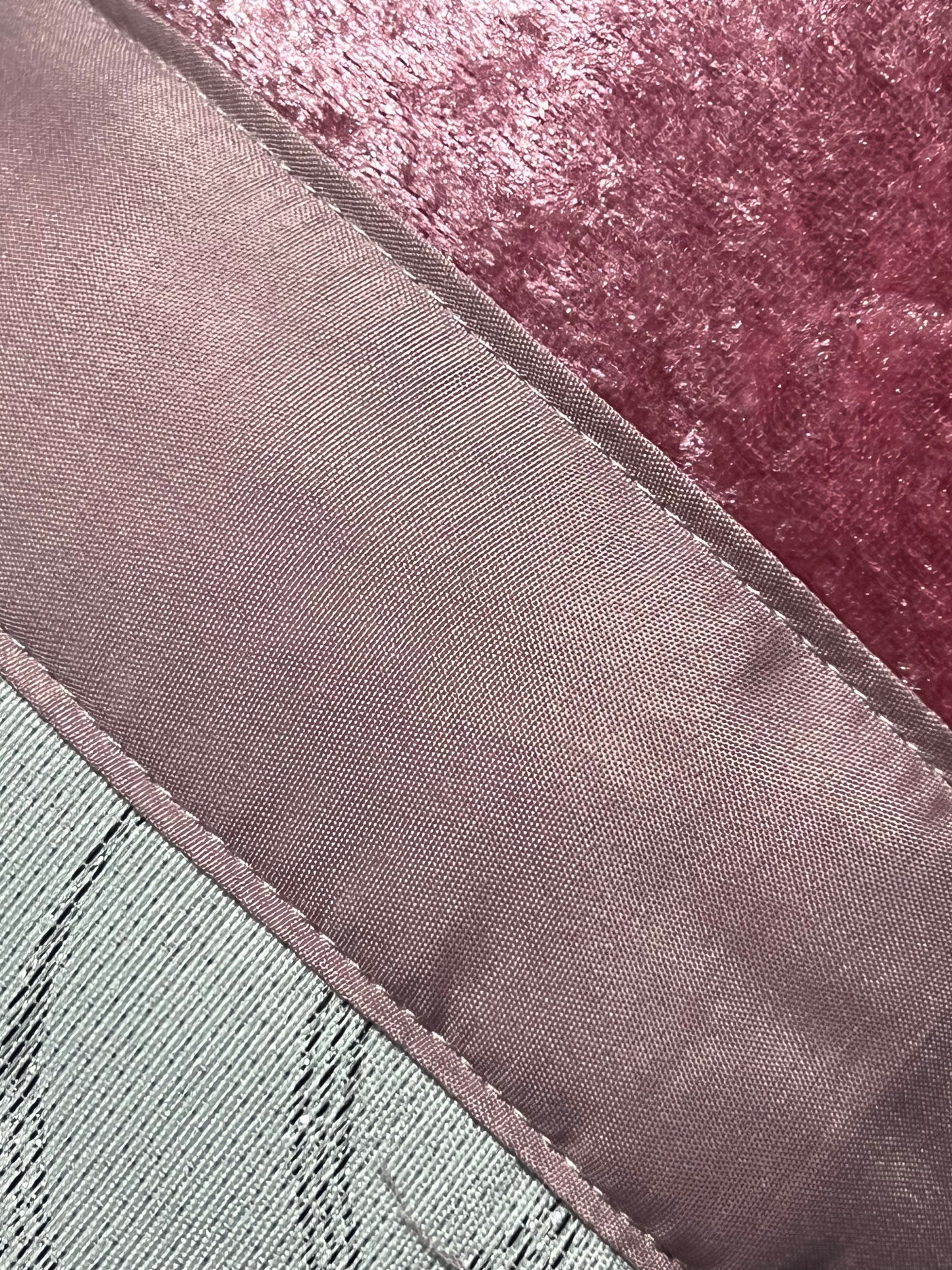 Colcha SOFIA Elegante – Conjunto Decorativo con Tres Almohadas, 250 x 260 cm - COLOR ROSA