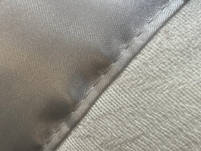 Colcha GOOLD Elegante – Conjunto Decorativo con Dos Almohadas, 250 x 260 cm - COLOR BLANCO CON DETALLES EN PLATA