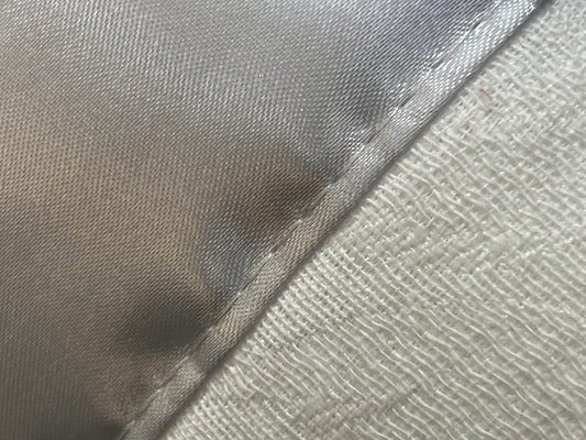 Colcha GOOLD Elegante – Conjunto Decorativo con Dos Almohadas, 250 x 260 cm - COLOR BLANCO CON DETALLES EN PLATA