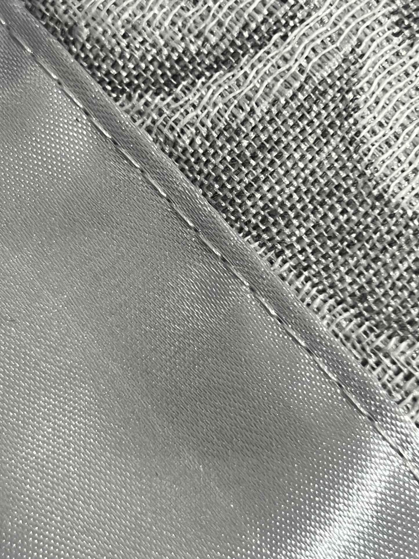 Colcha GOOLD Elegante – Conjunto Decorativo con Dos Almohadas, 250 x 260 cm - COLOR GRIS - CON DETALLES EN PLATA