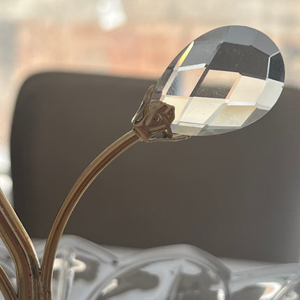 🍬 Tabuleiro decorativo em vidro com base dourada e pétalas em vidro