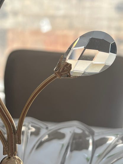 Árvore de vidro decorativa com base dourada