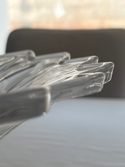 Árvore de vidro decorativa com base dourada