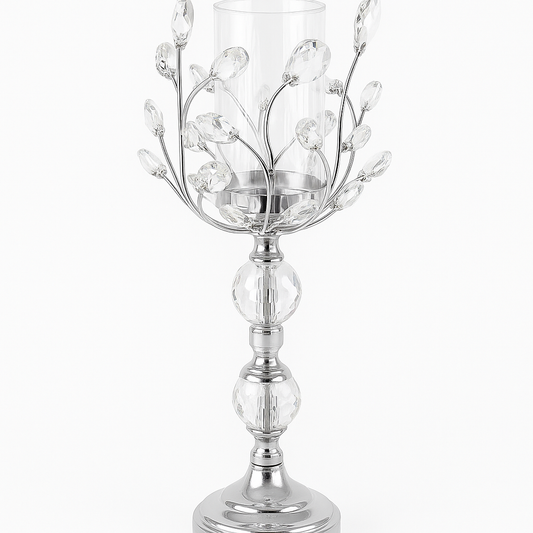Candelabro Plateado con Pétalos de Cristal y Detalle de Doble Esfera ✨