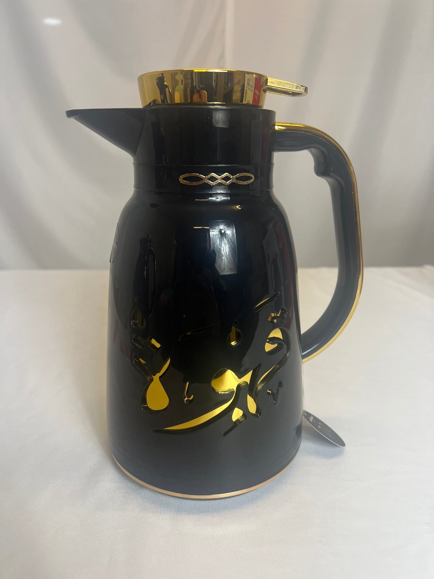 Set de 2 termos tipo jarra (Negro + Dorado) ✨