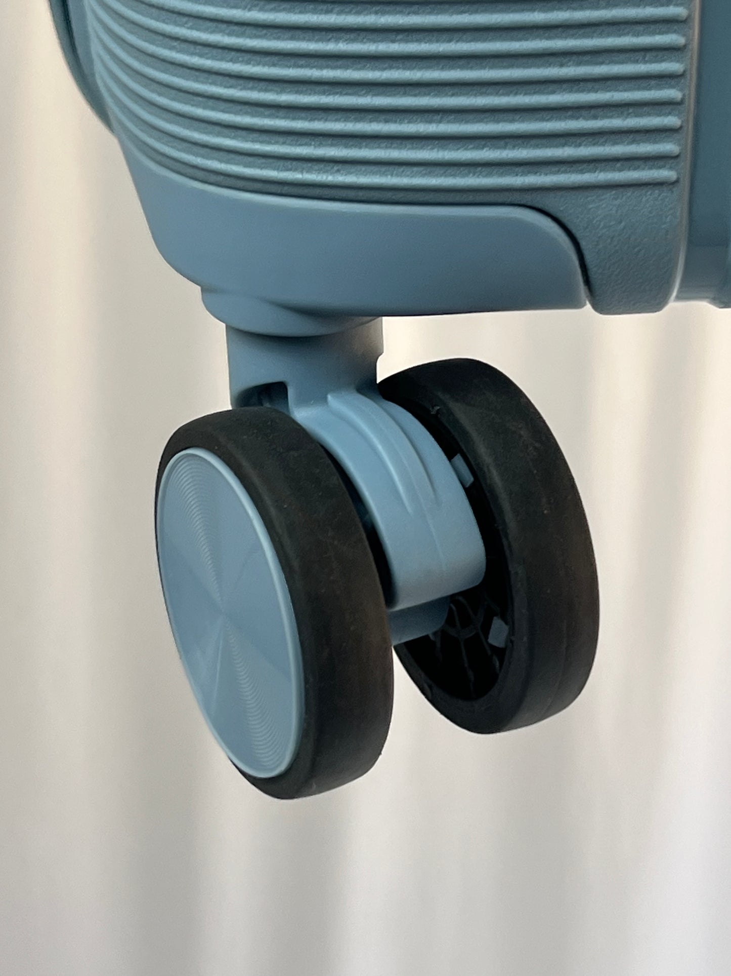 Maleta Rígida de Viaje con Ruedas 360º – Disponible en Tamaño Pequeño, Mediano y Grande
