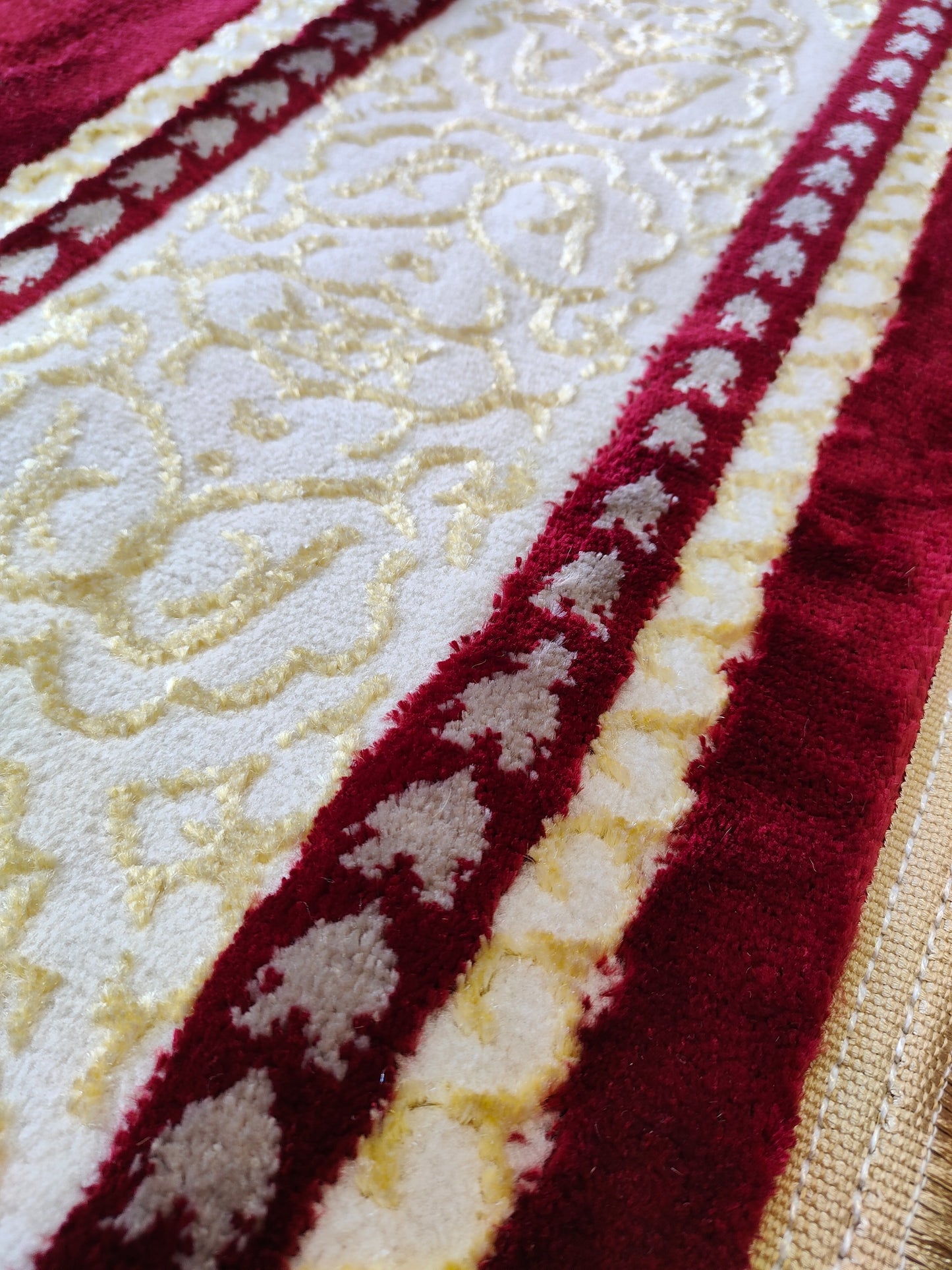 TAPETE KHANJAR DESIGN VERMELHO/DOURADO