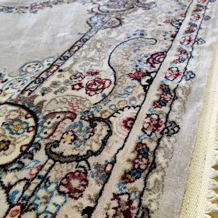 Tapete turco bege com detalhes em bege – tom neutro e elegante