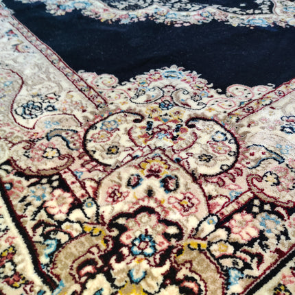Tapete turco azul com detalhes em azul – Inspirado no estilo otomano, fabricado na Turquia.