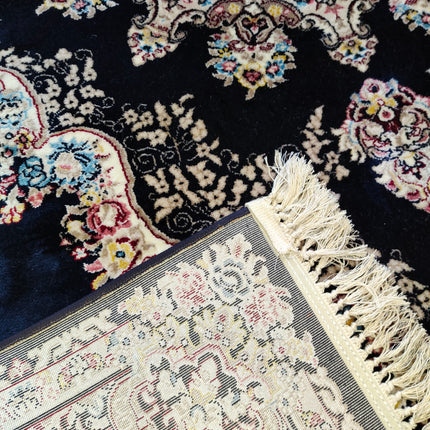 Tapete turco azul com detalhes em azul – Inspirado no estilo otomano, fabricado na Turquia.