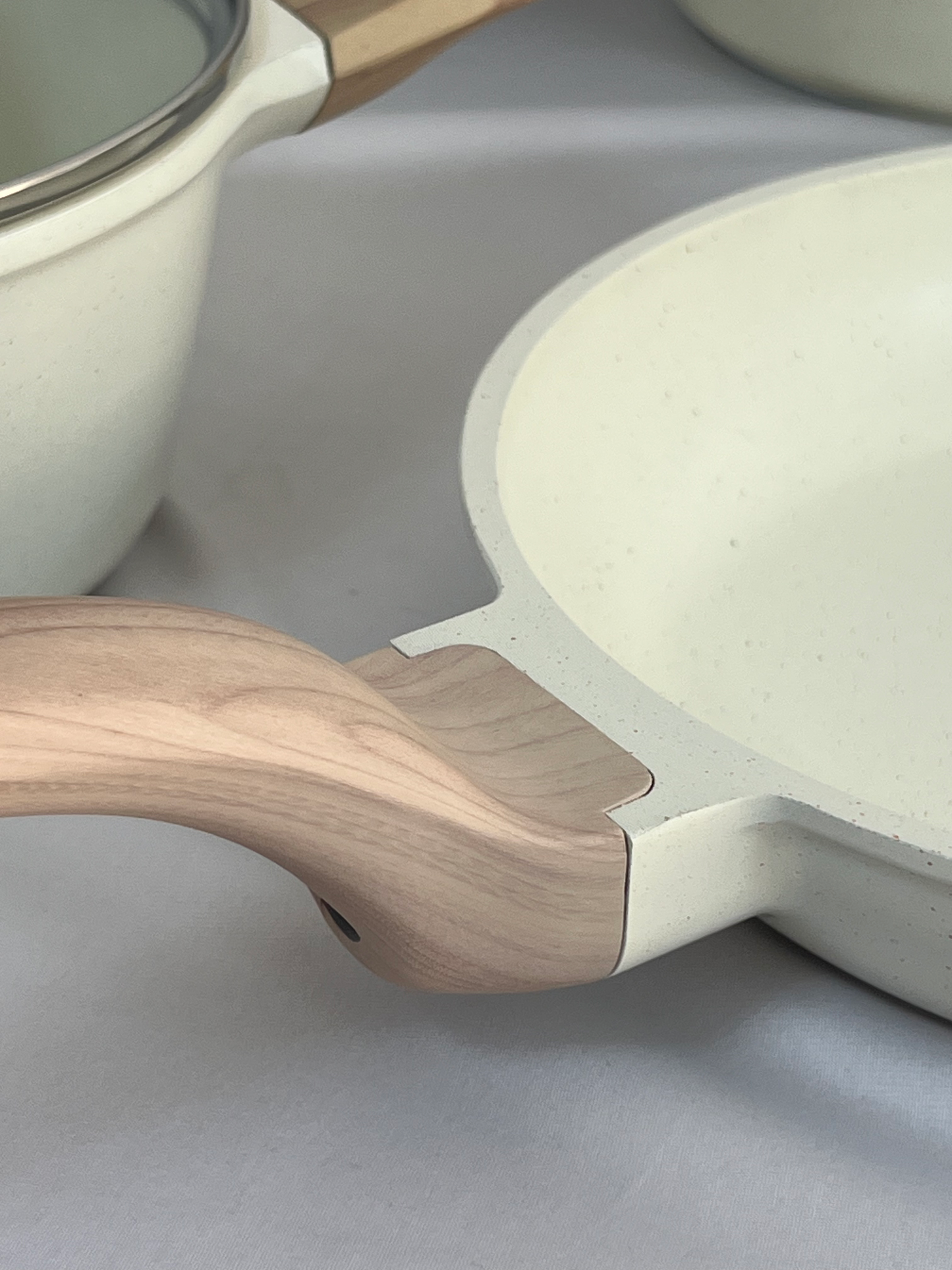 Set de Cocina Bio Bavary 14 Piezas – Ollas, Sartén, Wok, Tapas, Utensilios y Protectores