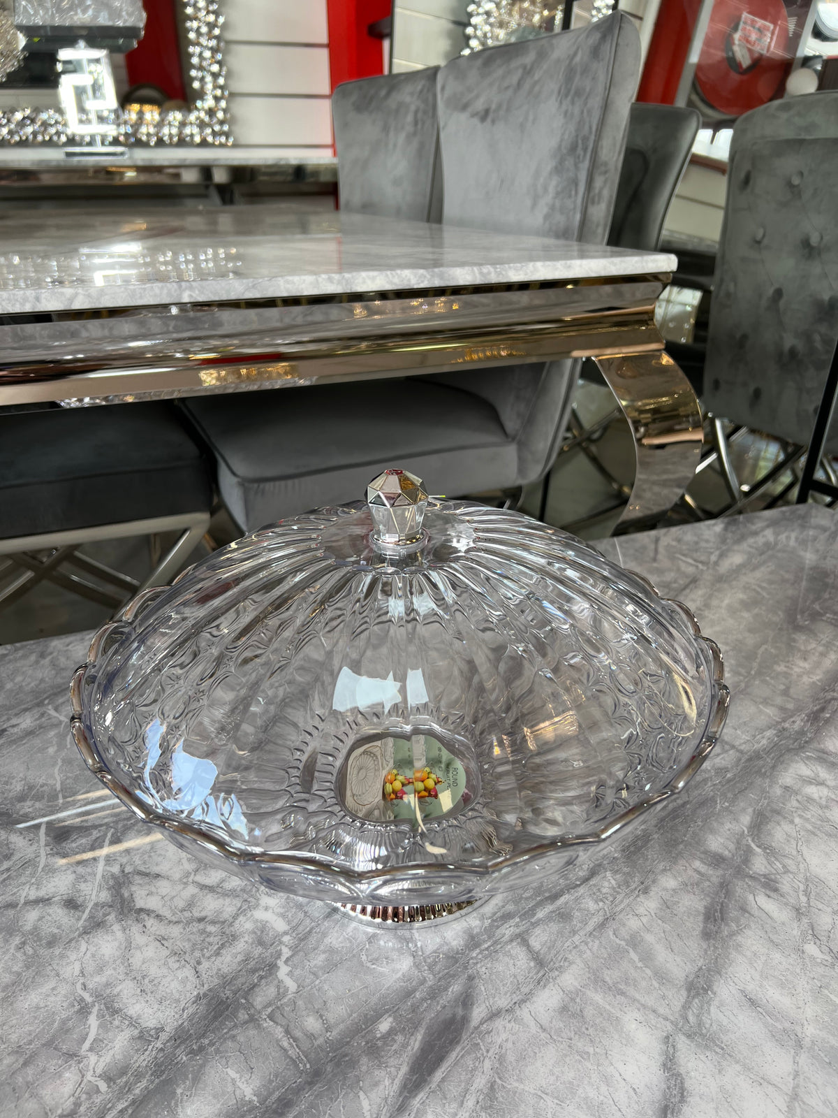 🍰 Expositor Redondo de Plástico con Tapa y Base Dorada o Plata – Elegancia para tus Postres ✨