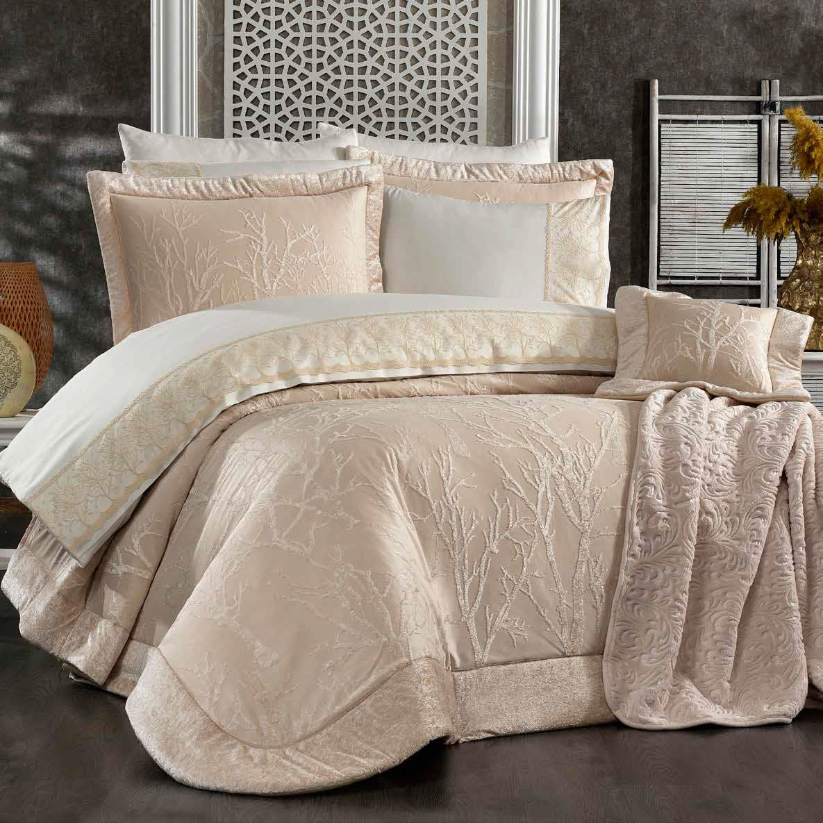 Conjunto de Cama Emilia – Elegância e Sofisticação no Seu Quarto – Cappuccino