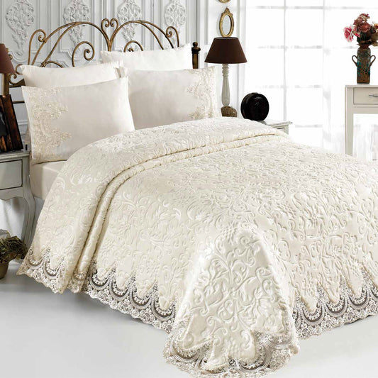 Banu Cream Blanket Set – Elegance and Warmth for Your Bedroom