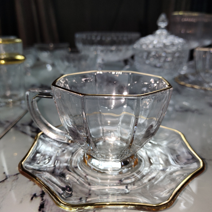 Set de 6 Tazas de Cristal con Platillos – Diseño Clásico y Elegante