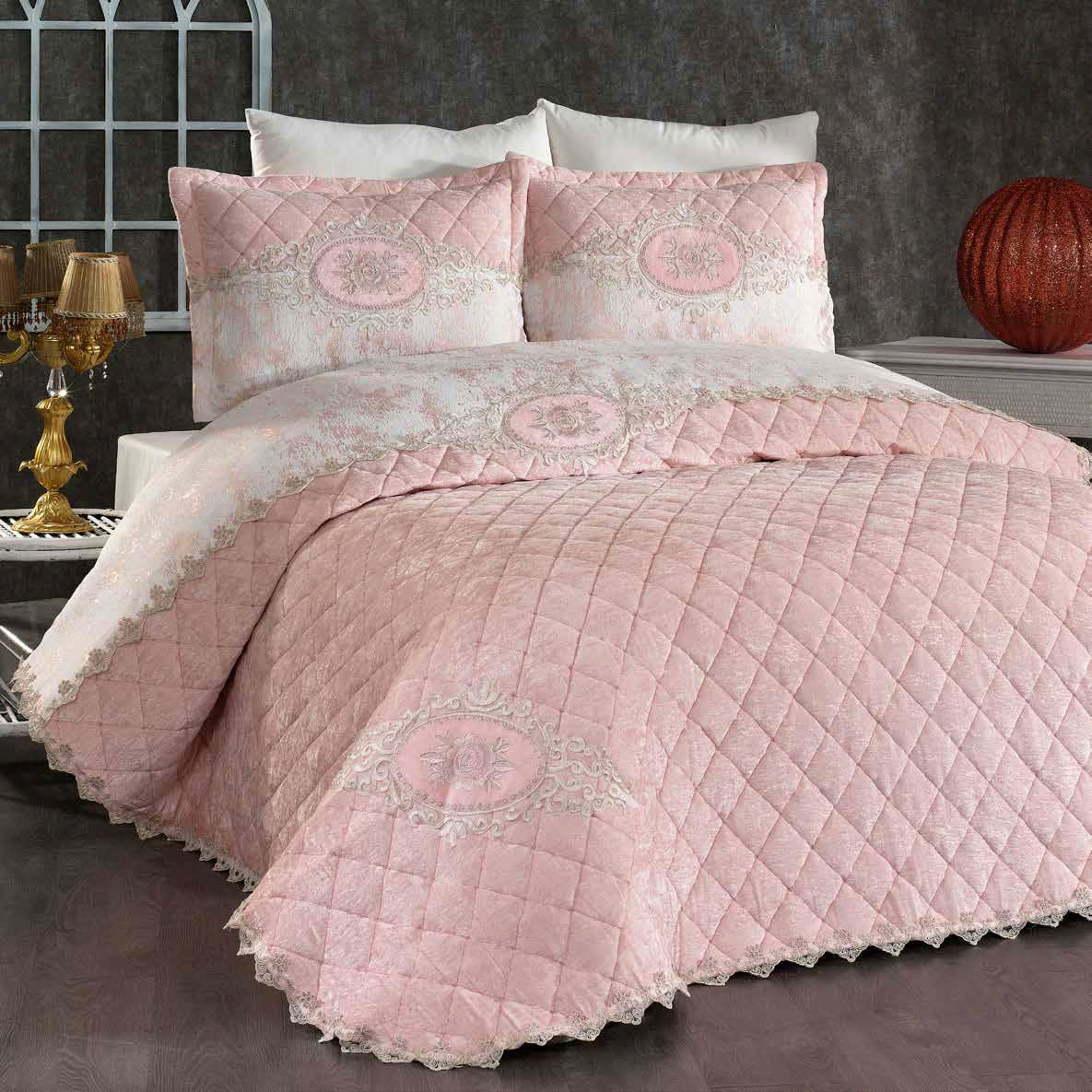 Set de Cama de Lujo "Marianna" – Cubrecama Acolchado con Encaje