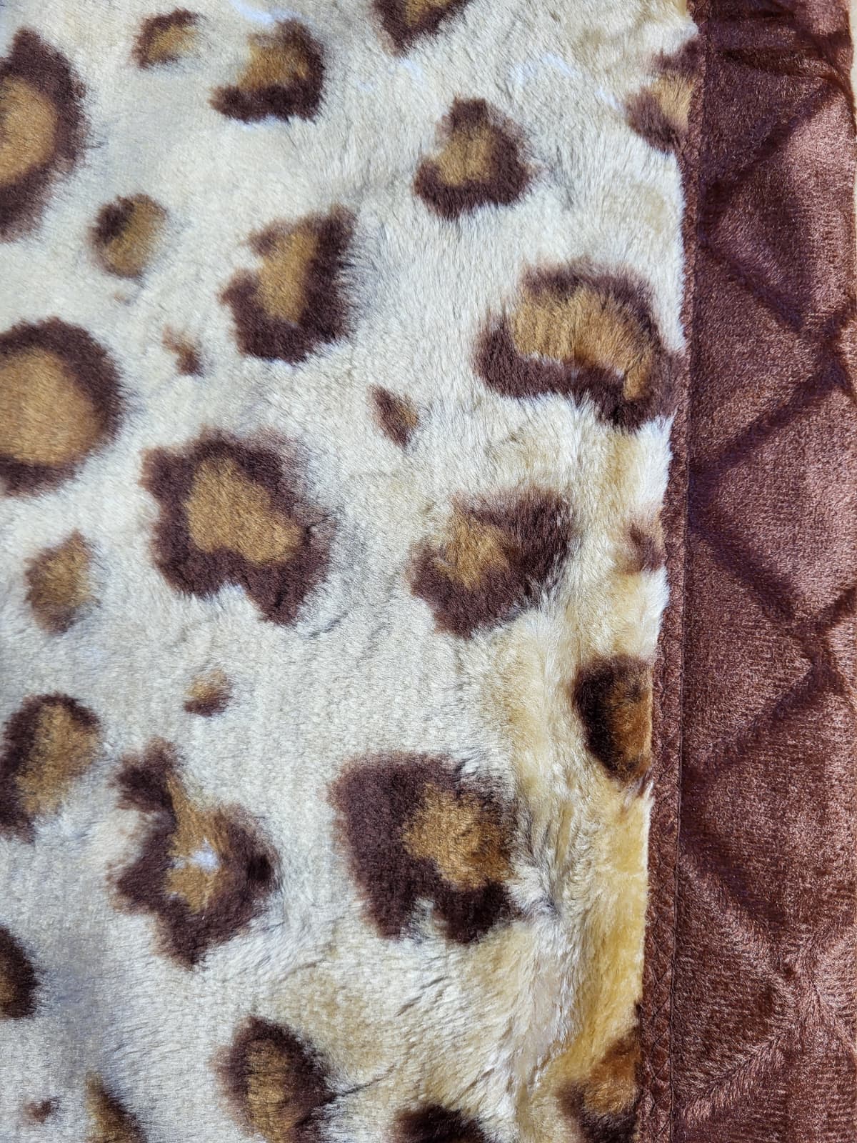 Manta Royal Eskimos 220 x 240 cm – 4 kg | Alta Calidad, Súper Suave y Cálida – 100% Poliéster - PANTERA 2