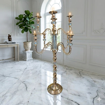 Candelabro de Pie de 5 Brazos en Metal Dorado con Detalles de Cristal