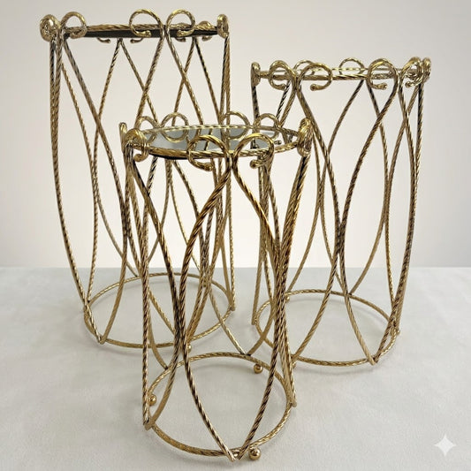Conjunto de 3 pedestais dourados com espelho – Elegante design árabe