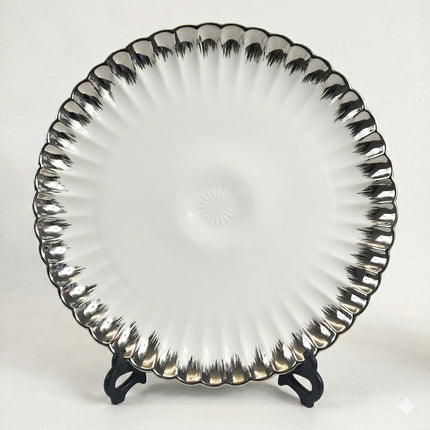 🏷 Prato decorativo em cerâmica Ø31,5 cm – Design elegante com rebordo metálico