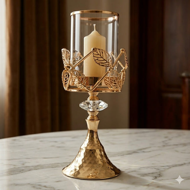 Castiçal decorativo em vidro e metal dourado com detalhes de folhas – 25 cm