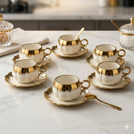 🌟 Conjunto de 6 xícaras com pires – Design em degradê dourado