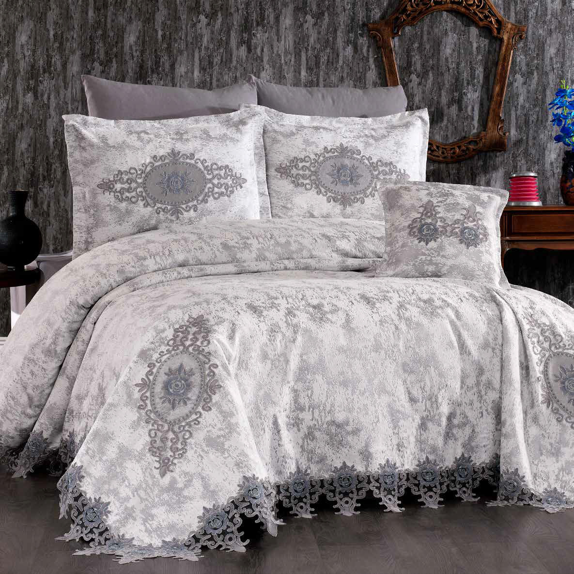 Juego de Cama de Lujo "Bologna" – Elegancia Clásica con Bordados en Relieve