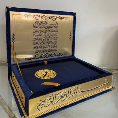 Cofre Decorativo para Corán con Soporte Integrado – Acabado Azul Terciopelo y Detalles Dorados