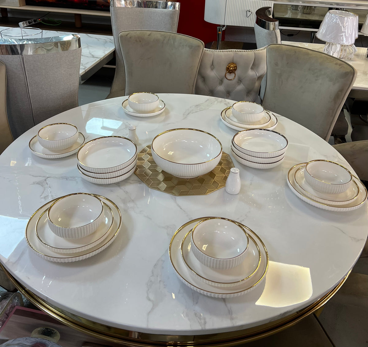 Juego de Vajilla elegante de 27 Piezas con Borde Dorado – Elegancia Clásica para 6 Personas