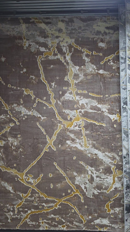 Alfombra Diseño Mármol Marrón con Detalles Dorados – Decoración Sofisticada y Cálida