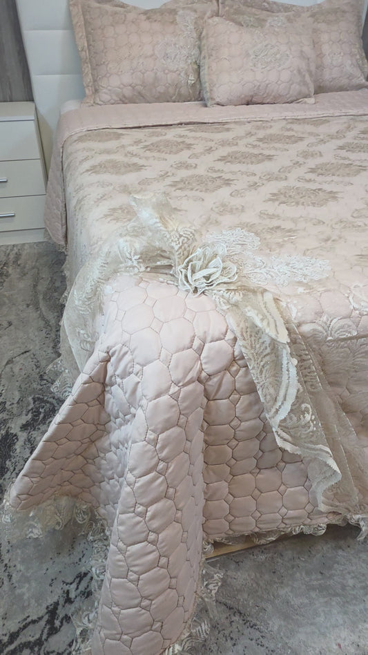 Set de Cama de Lujo "Hayal" – Cubrecama Acolchado con Encaje - COLOR CAPUCHINO