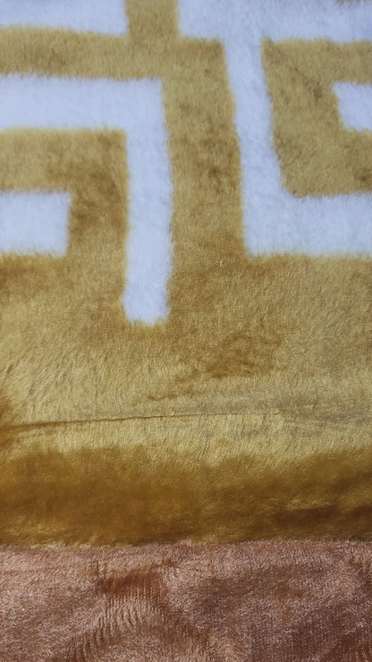 Manta Royal Eskimos 220 x 240 cm – 4 kg | Alta Calidad, Súper Suave y Cálida – 100% Poliéster - VERSACE DORADO