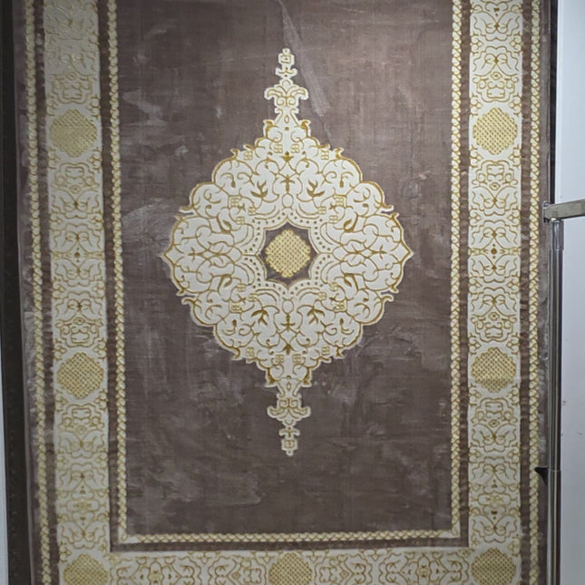 Alfombra Diseño Khanjar Marrón con Detalles Dorados – Elegancia Clásica Árabe