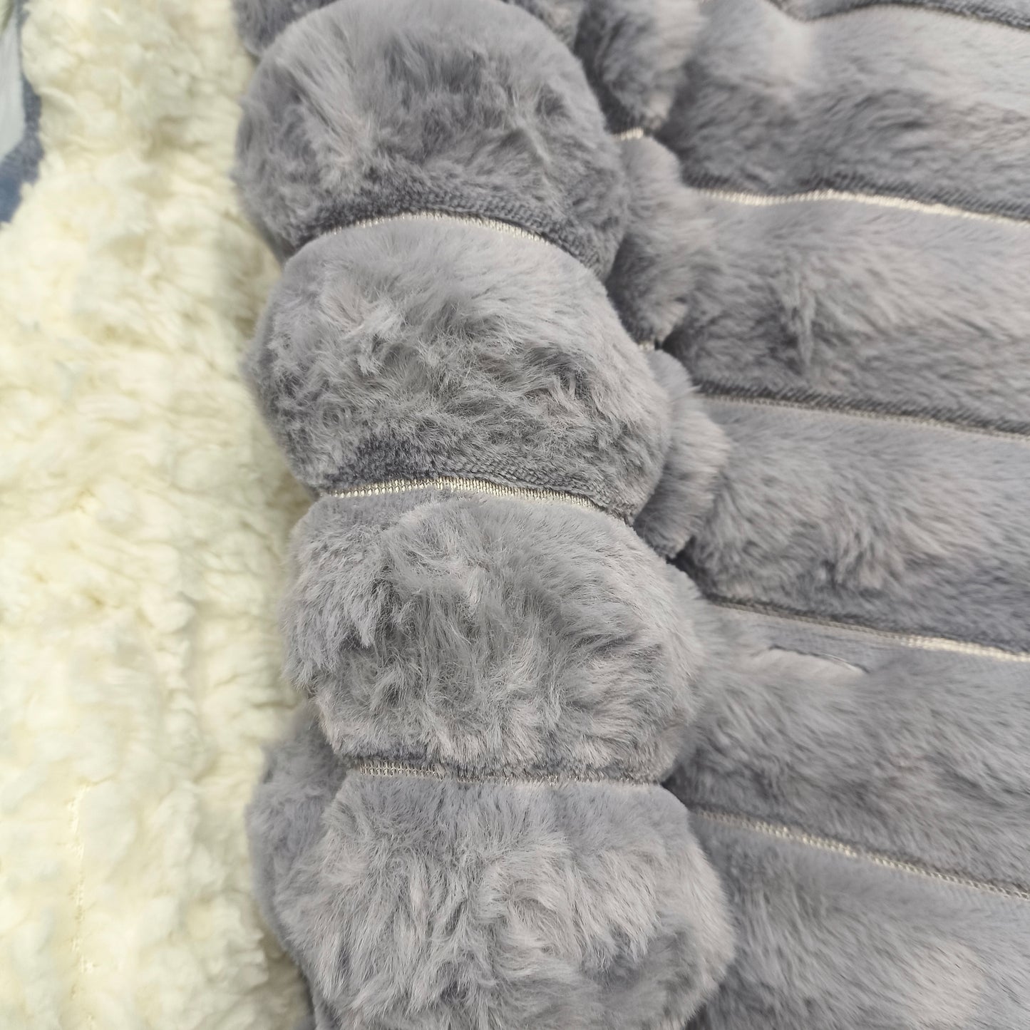 Edredón Aterciopelado con Borreguito MODELO TRAMA DE CANALÉ 2- COLOR GRIS