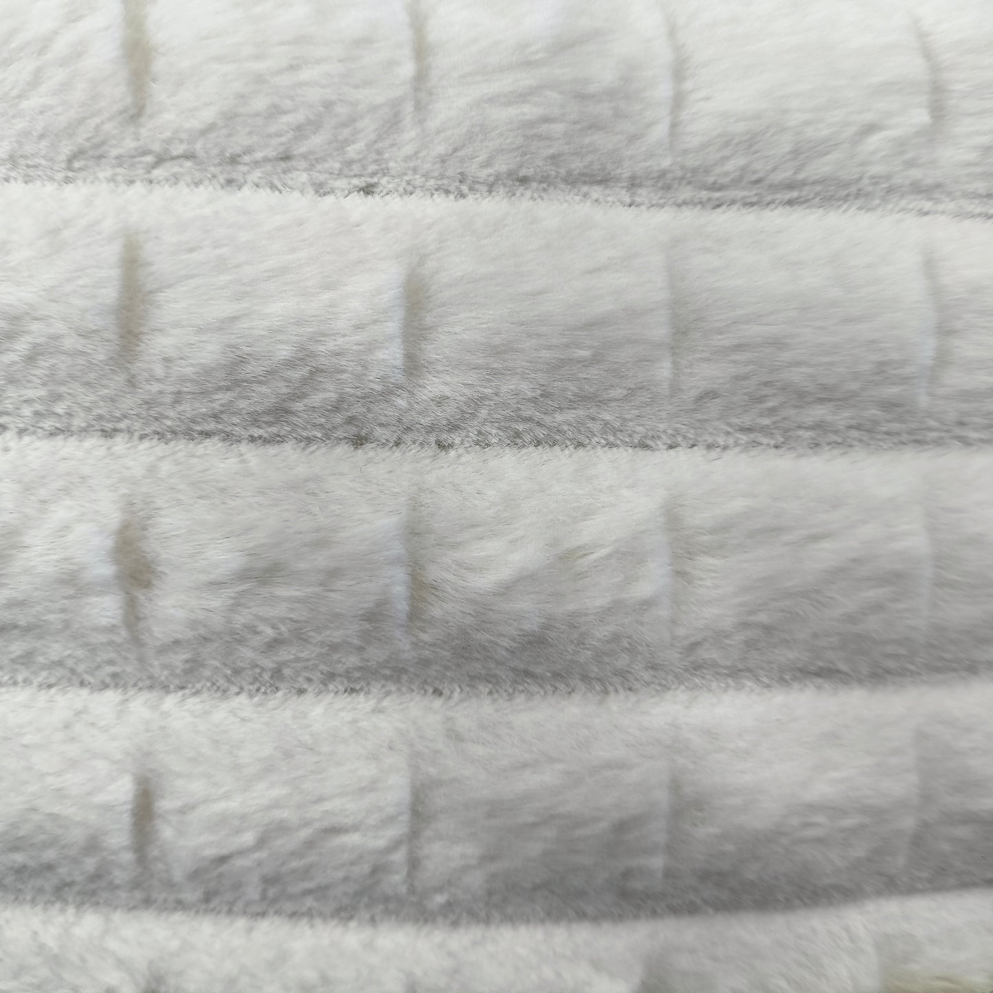 Edredão Acolchoado com Carneirinha – COR CINZENTA – Elegância e Conforto Absoluto