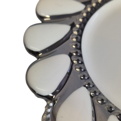 Soporte de 2 Niveles Plateado con Bandejas Florales — Ideal para Postres, Frutas o Decoración