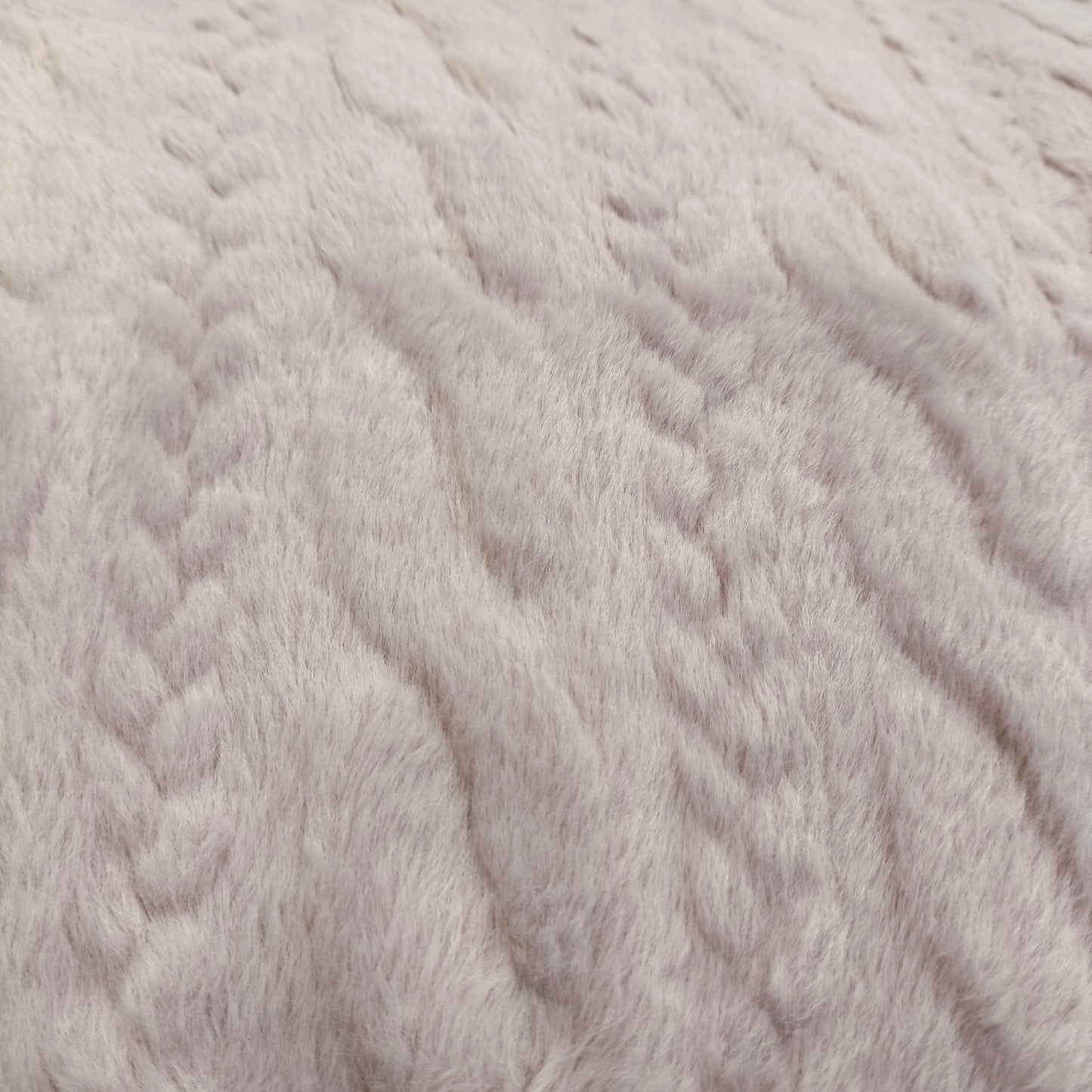 Edredón Aterciopelado con Borreguito MODELO TRAMA DE CANALÉ TRENZADO - COLOR ROSA