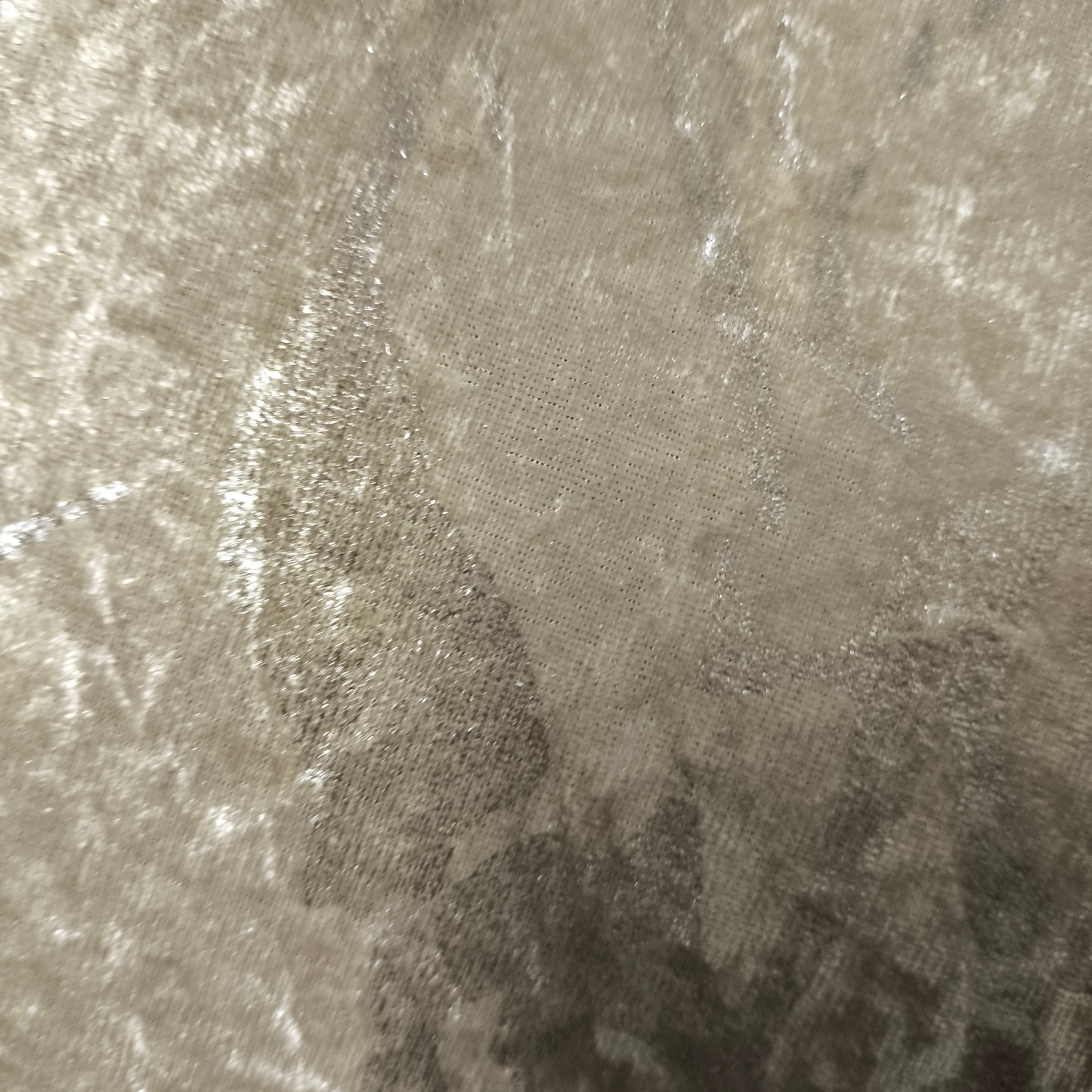 Alfombra de Salón Efecto Mármol 160x220 cm – Acabados Dorado o Plateado