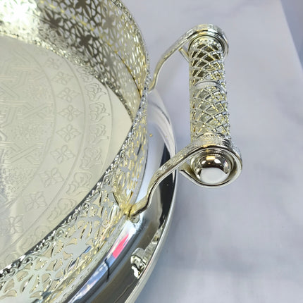 ✨ Bandeja Redonda Decorativa de Luxo com Acabamento Prateado e Detalhes Ornamentais ✨