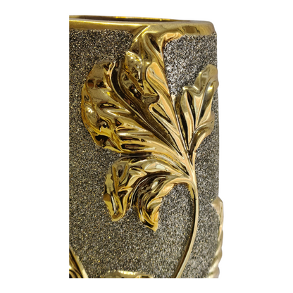 Jarrón Decorativo Alto Dorado con Hojas en Relieve – Estilo Lujo