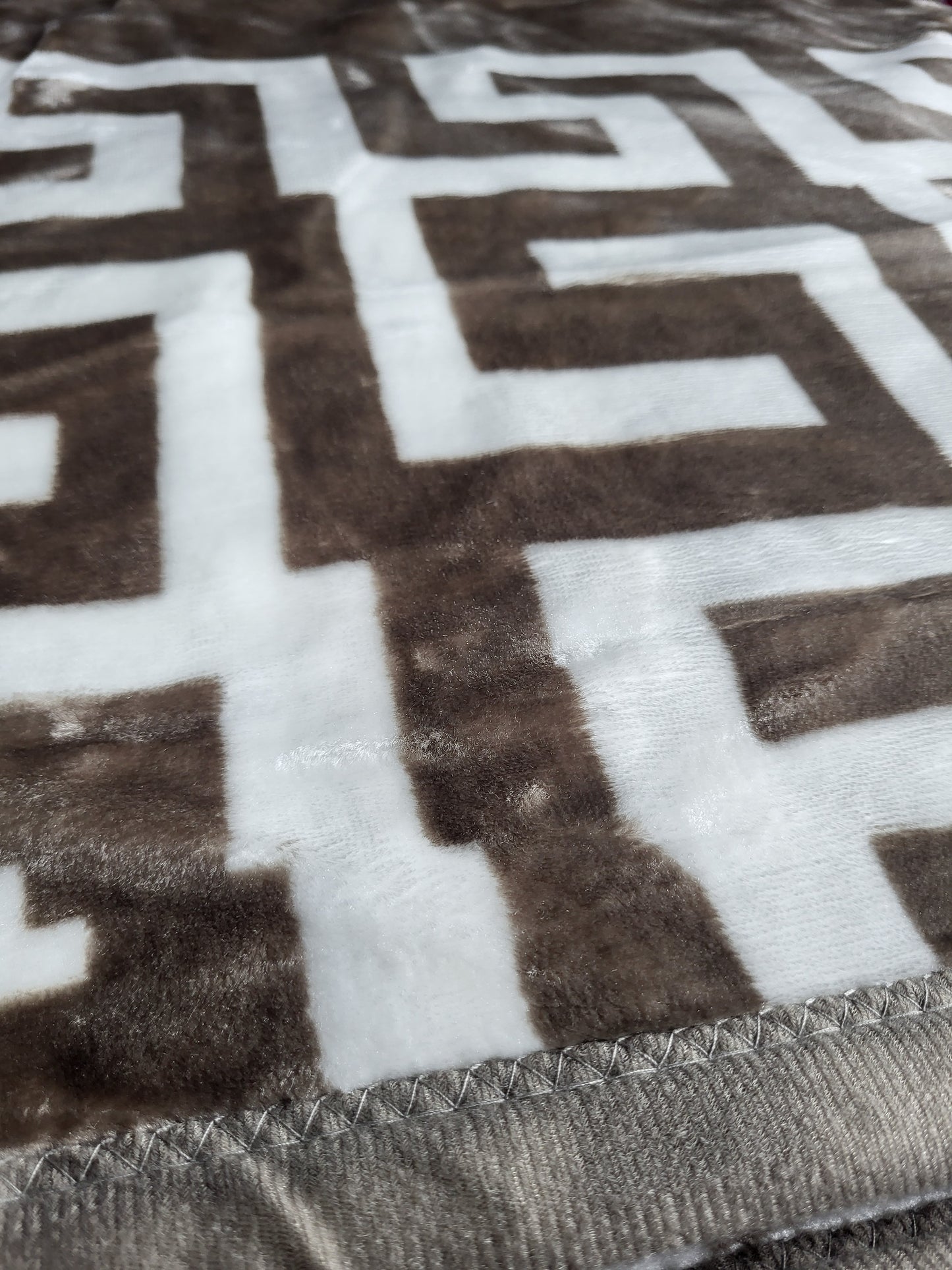 Manta Súper Suave 2-Ply ALZALUX 220×240 cm – 3,5 kg (4 colores) - CAMEL