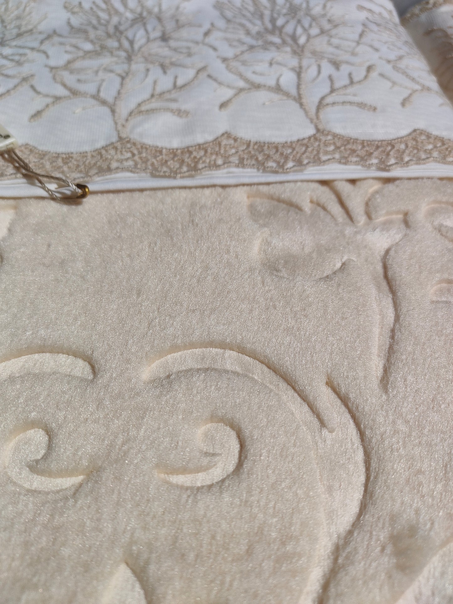 Juego de Cama para Ajuar "Emilia" – Elegancia y Sofisticación en tu Dormitorio - COLOR CAPUCHINO