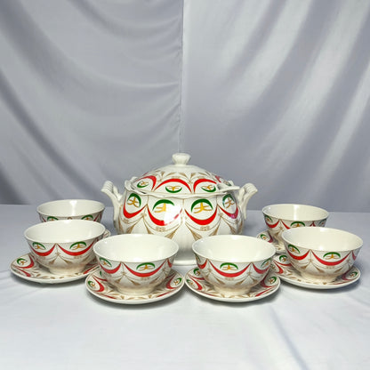 Sopera de Porcelana Decorada con 6 Cuencos y Platos – Diseño Clásico en Rojo y Verde