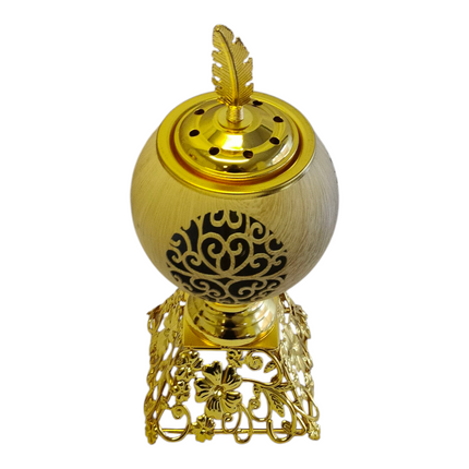 Incensário árabe dourado com detalhe de pena — Design esférico de luxo