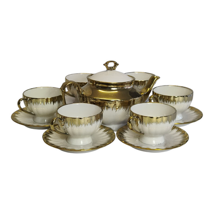 Juego de Té de Porcelana con Detalles Dorados – 6 Piezas