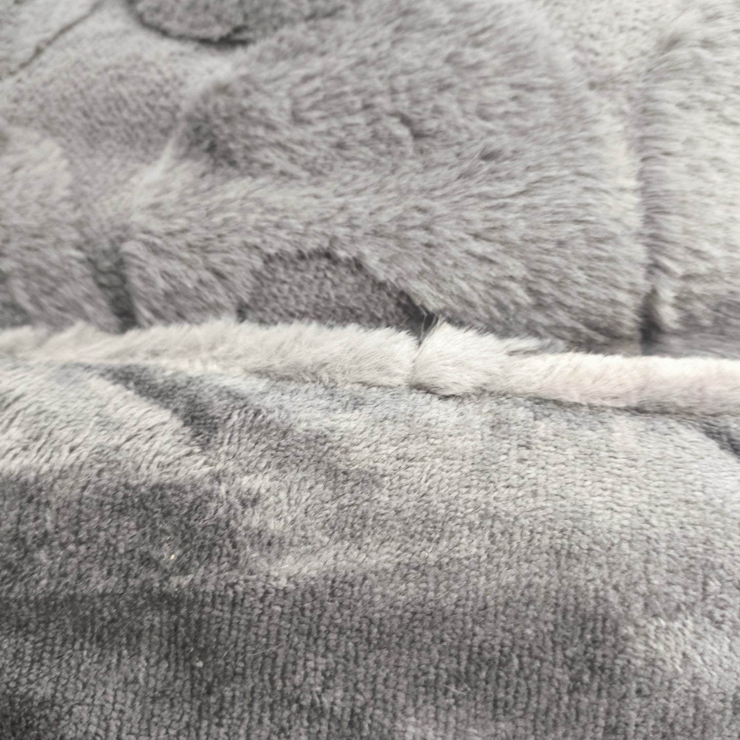 Edredón Modelo AROS – 230 x 250 cm - COLOR GRIS