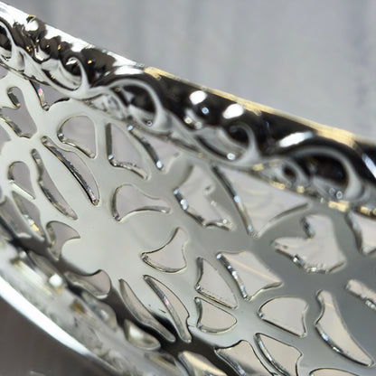 ✨ Bandeja Redonda Decorativa de Lujo en Acabado Plateado con Detalles Ornamentales ✨