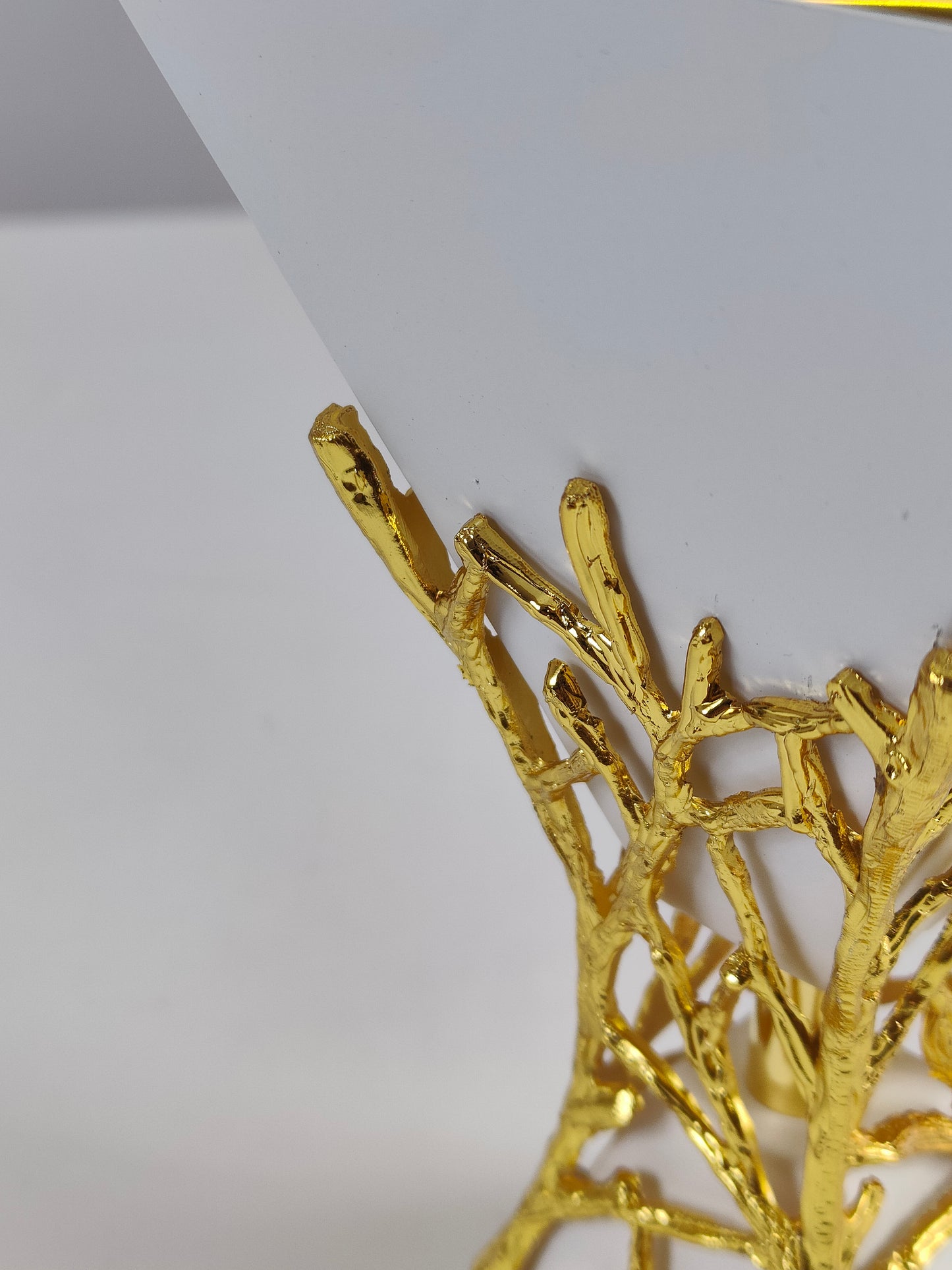 Quemador de Incienso Árabe Blanco y Dorado — Diseño de Lujo con Base de Ramas